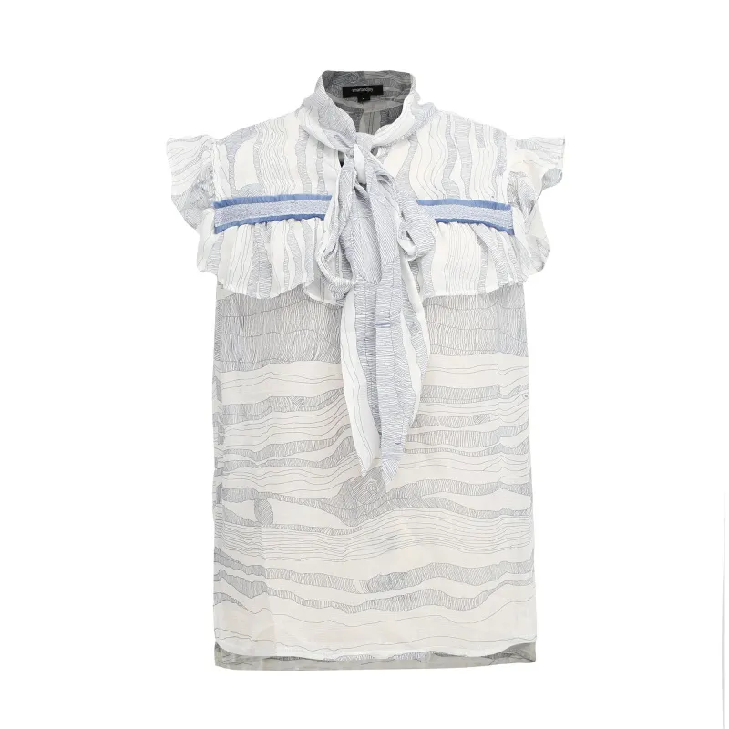 Top mit Rüschen und linearem Wellendruck – Weiß